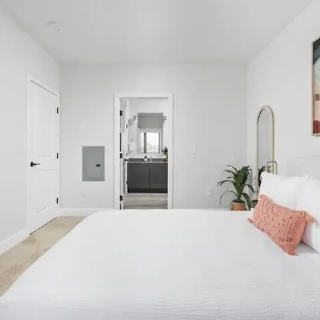 Cozysuites Stylish 2Br At Meridian Kessler Indianapolis Exterior photo
